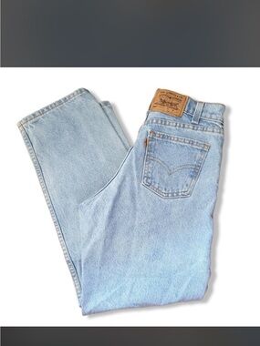 Levi's Light Wash Straight Jeans